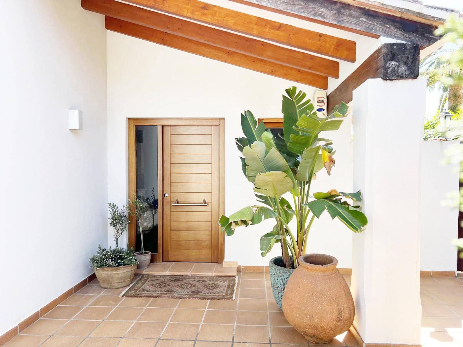 2 bedroom Semi-detached Villa for rent in Denia with garage - € 2,500 (Ref: 9755870)