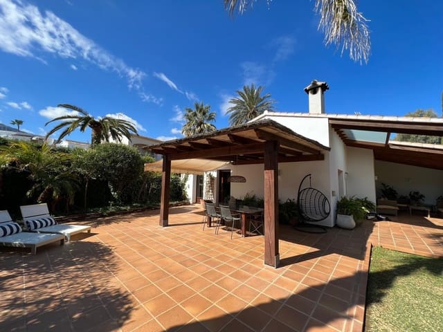 2 sovrum Semi-fristående Villa att hyra i El Puerto, Dénia med garage - 2 500 € (Ref: 9755870)