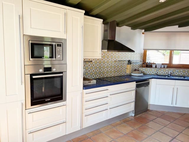 2 sovrum Semi-fristående Villa att hyra i El Puerto, Dénia med garage - 2 500 € (Ref: 9755870)