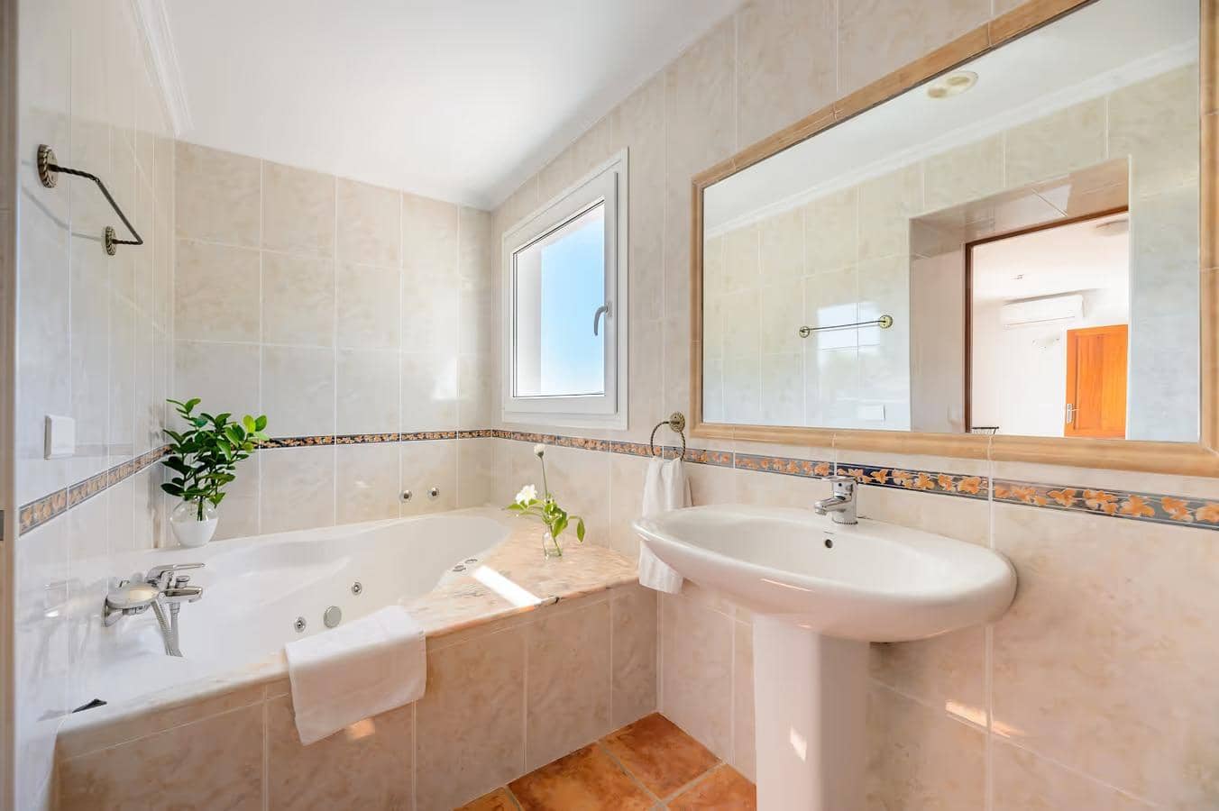 4 chambre Villa/Maison à vendre à Sant Jordi de Ses Salines avec piscine garage - 3 500 000 € (Ref: 9820340)