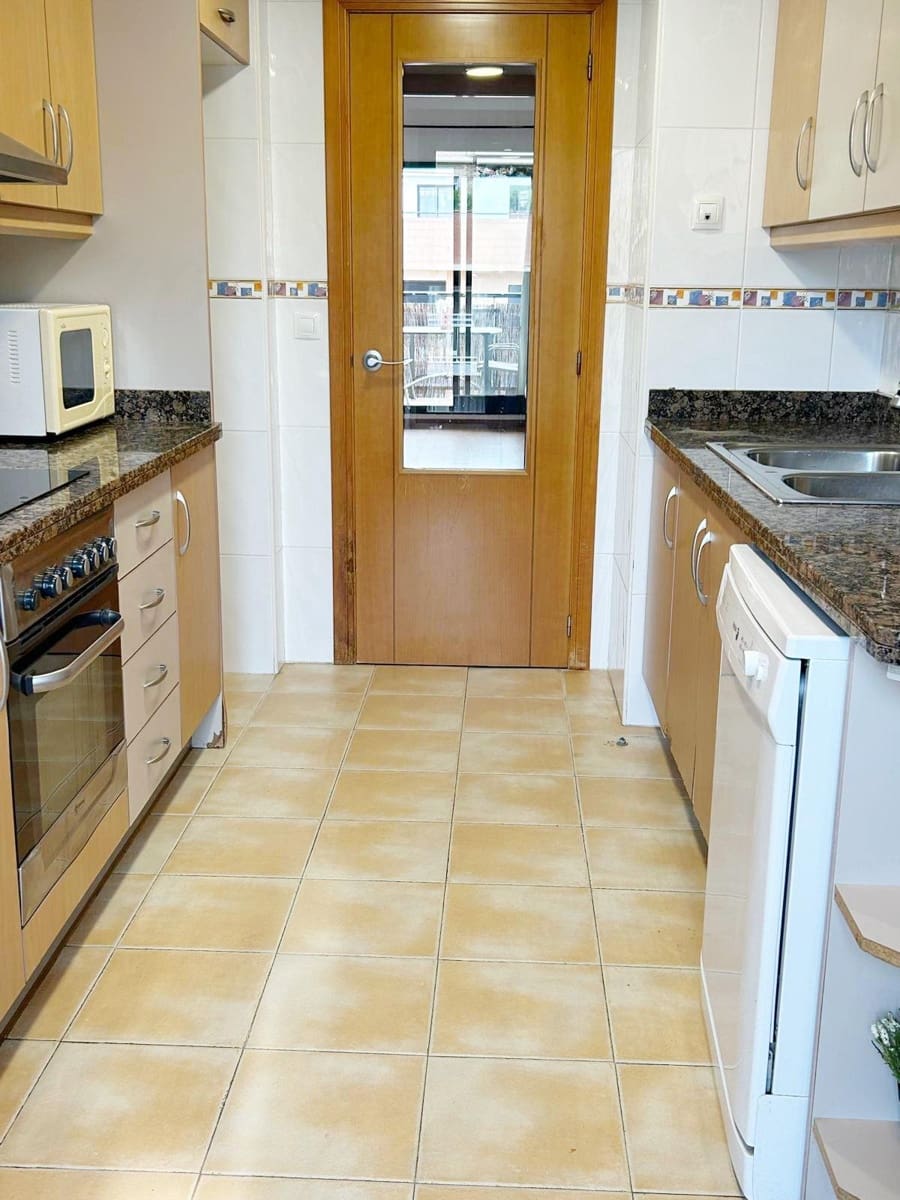 2 bedroom Apartment for rent in Gandia with pool - € 950 (Ref: 9822735)