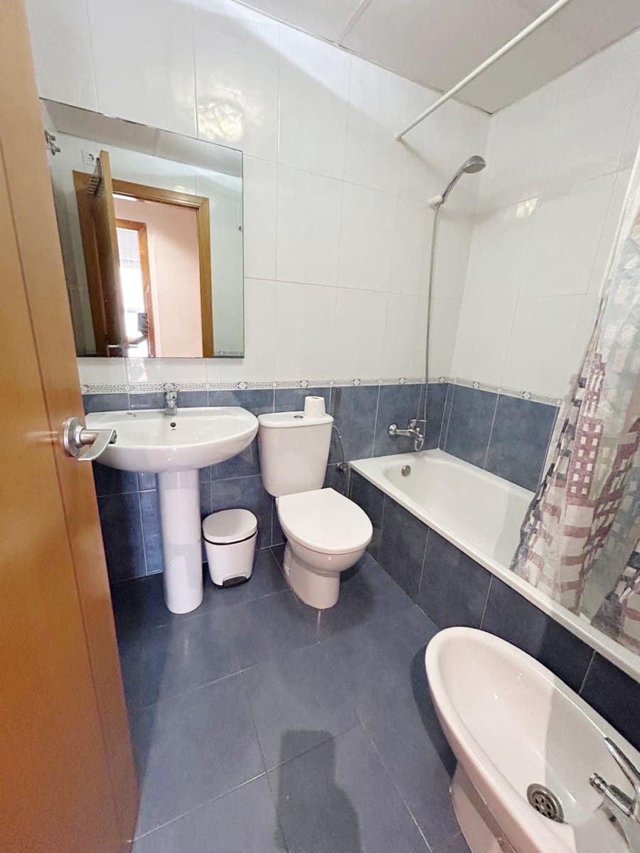2 bedroom Apartment for rent in Gandia with pool - € 950 (Ref: 9822735)