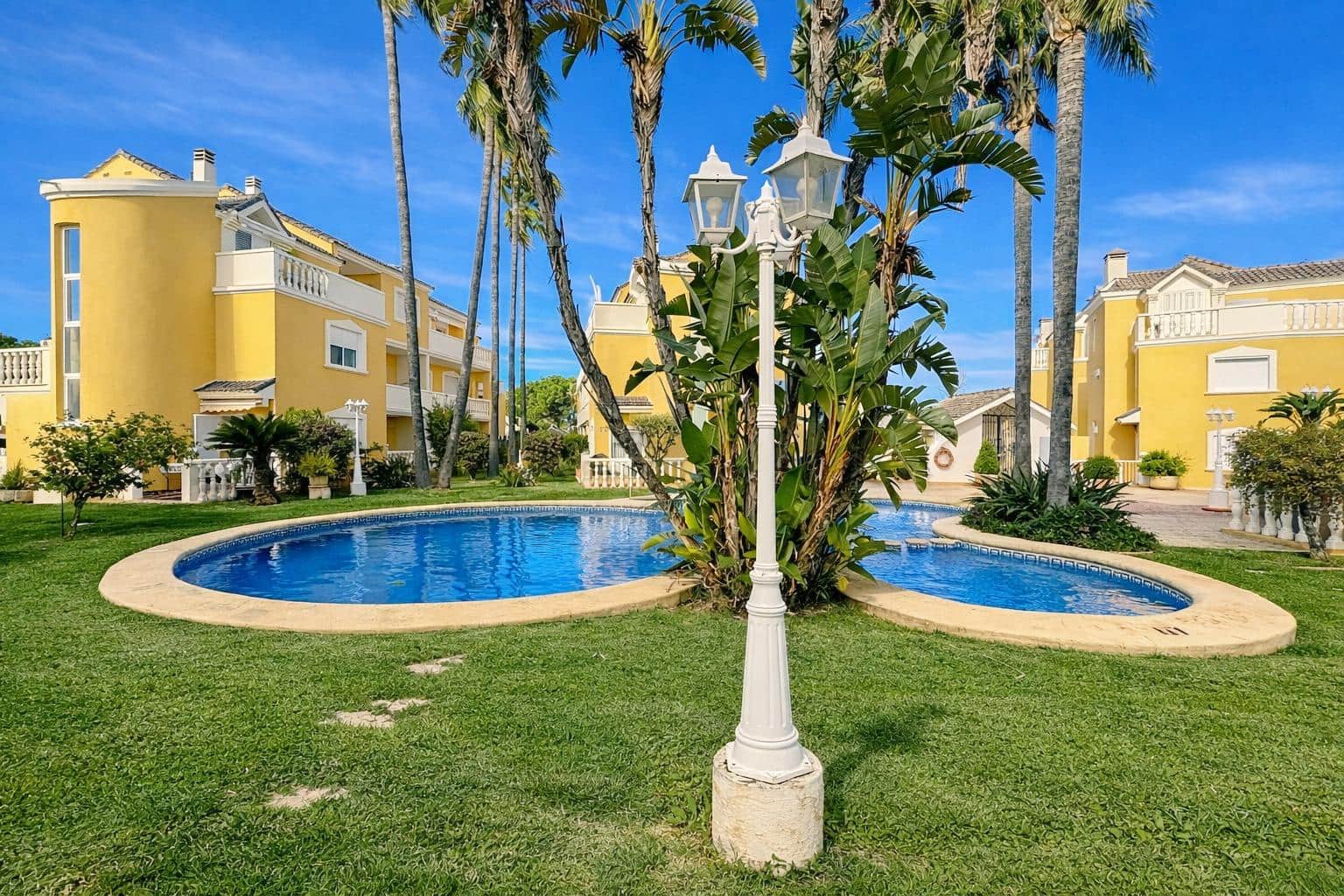 2 soveværelse Rækkehus til salg i Denia med swimmingpool - € 325.000 (Ref: 9831670)