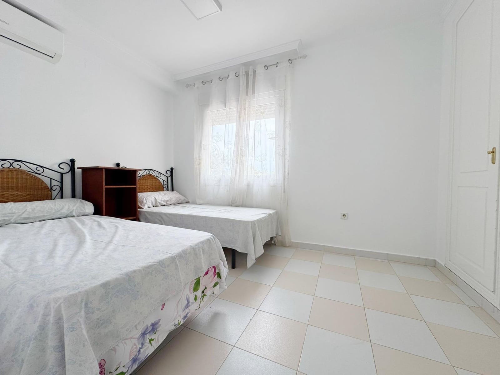 2 bedroom Terraced Villa for sale in Denia with pool - € 325,000 (Ref: 9831670)