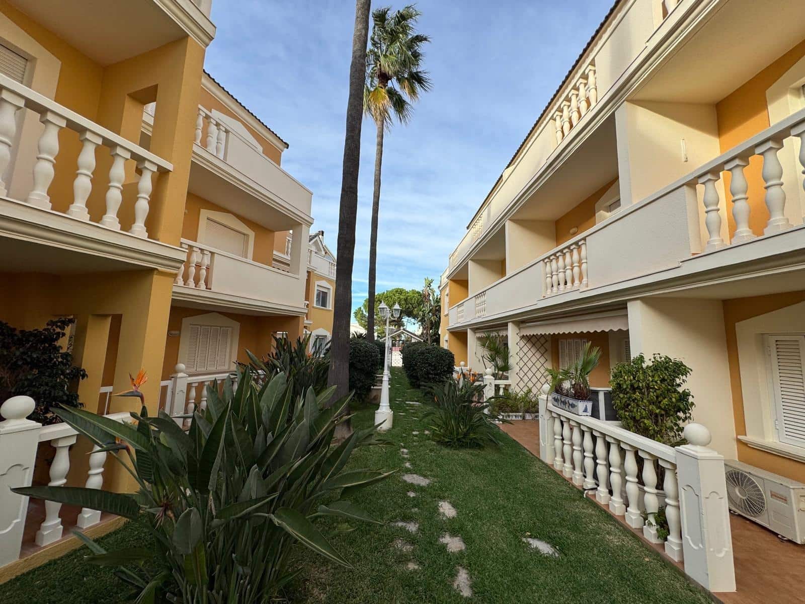 2 bedroom Terraced Villa for sale in Denia with pool - € 325,000 (Ref: 9831670)
