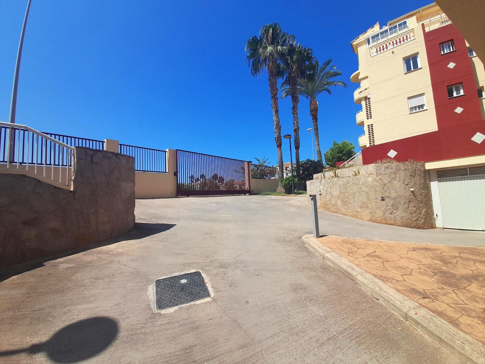 3 bedroom Apartment for rent in Denia with pool garage - € 950 (Ref: 9839458)