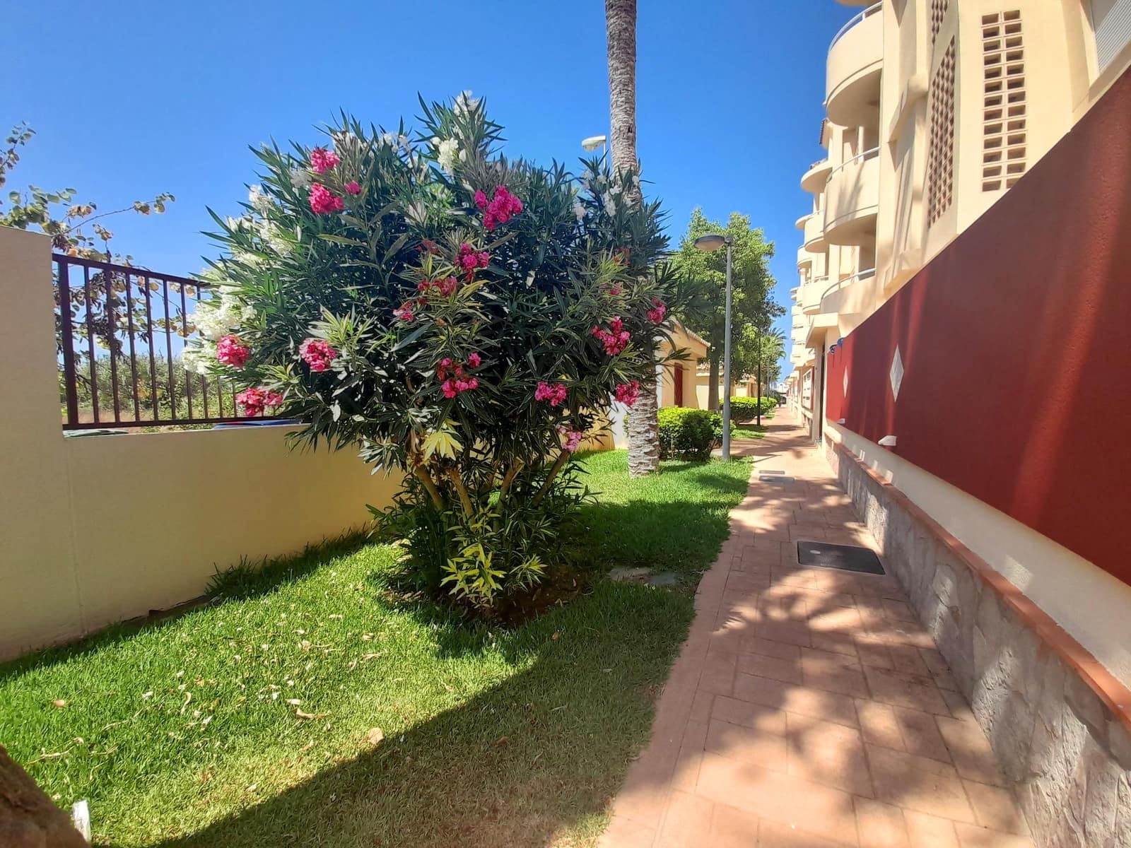 3 bedroom Apartment for rent in Denia with pool garage - € 950 (Ref: 9839458)