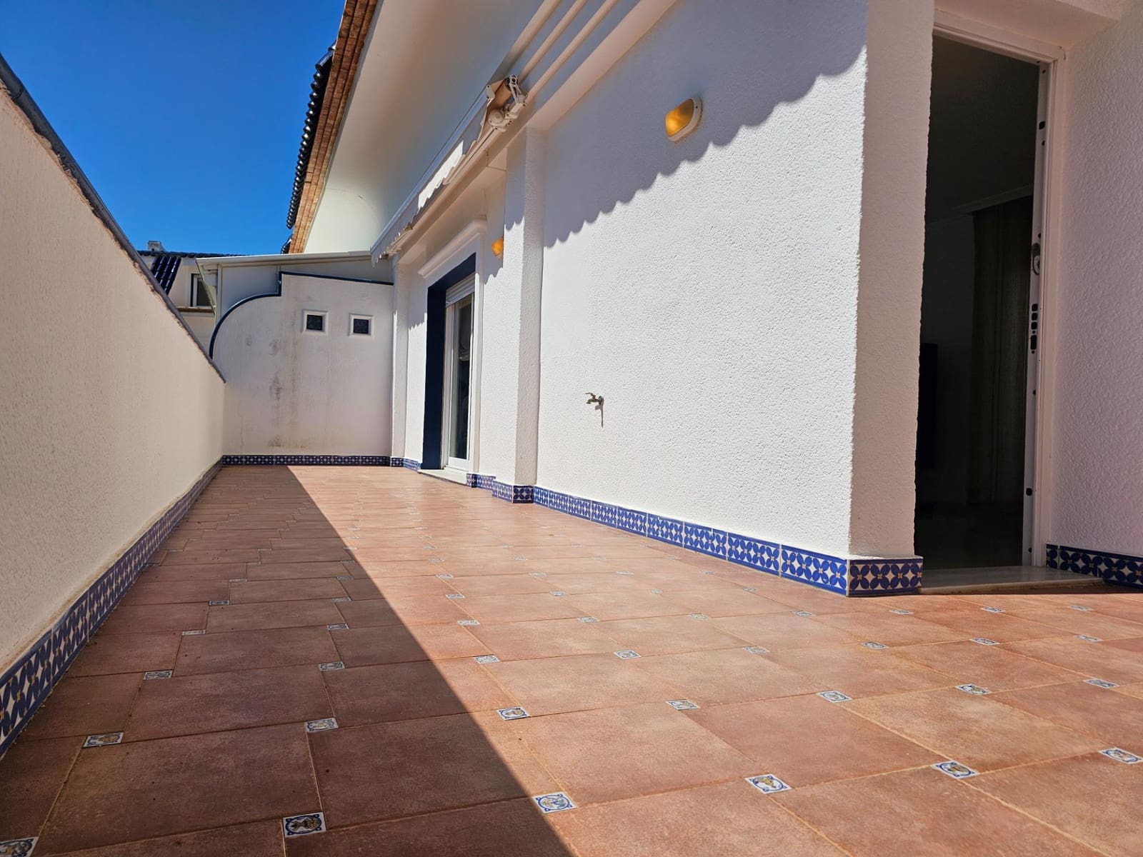 3 bedroom Penthouse for rent in Denia with pool garage - € 1,000 (Ref: 9868718)