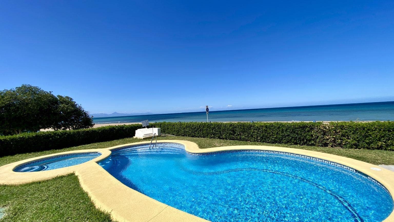 3 bedroom Penthouse for rent in Denia with pool garage - € 1,000 (Ref: 9868718)