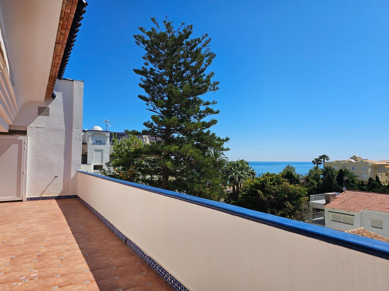 3 bedroom Penthouse for rent in Denia with pool garage - € 1,000 (Ref: 9868718)