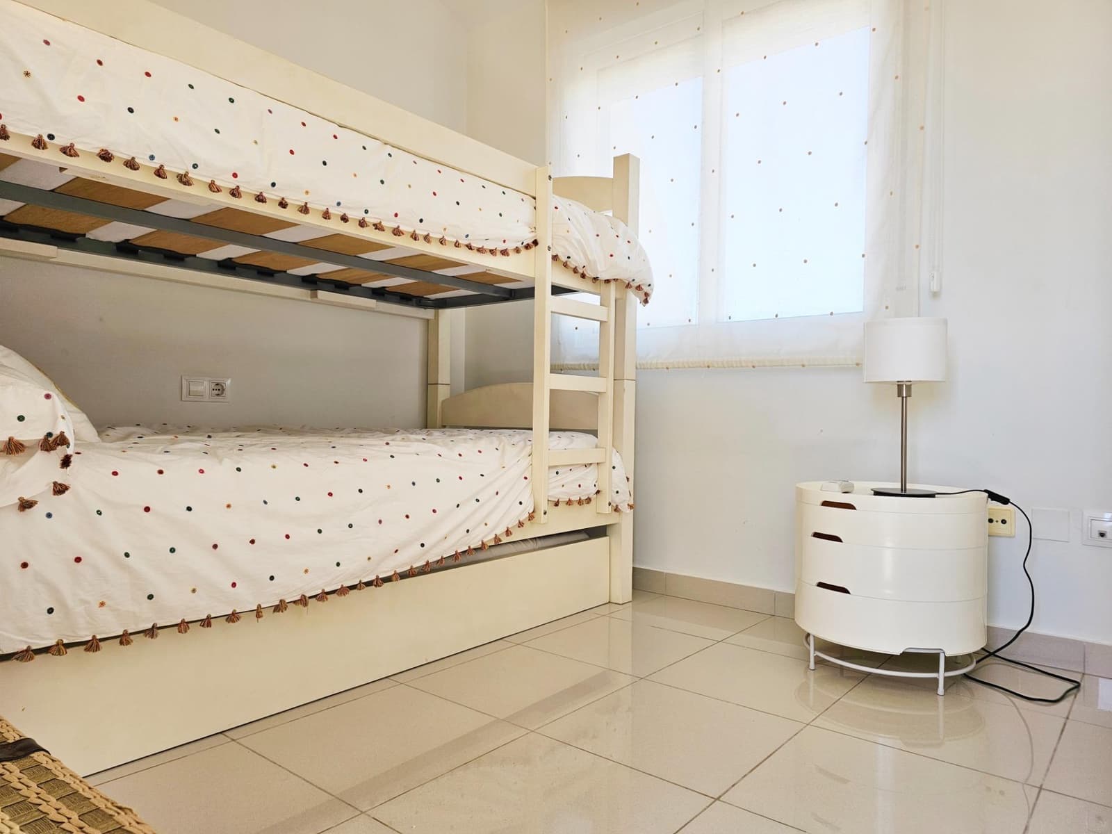 3 bedroom Penthouse for rent in Denia with pool garage - € 1,000 (Ref: 9868718)