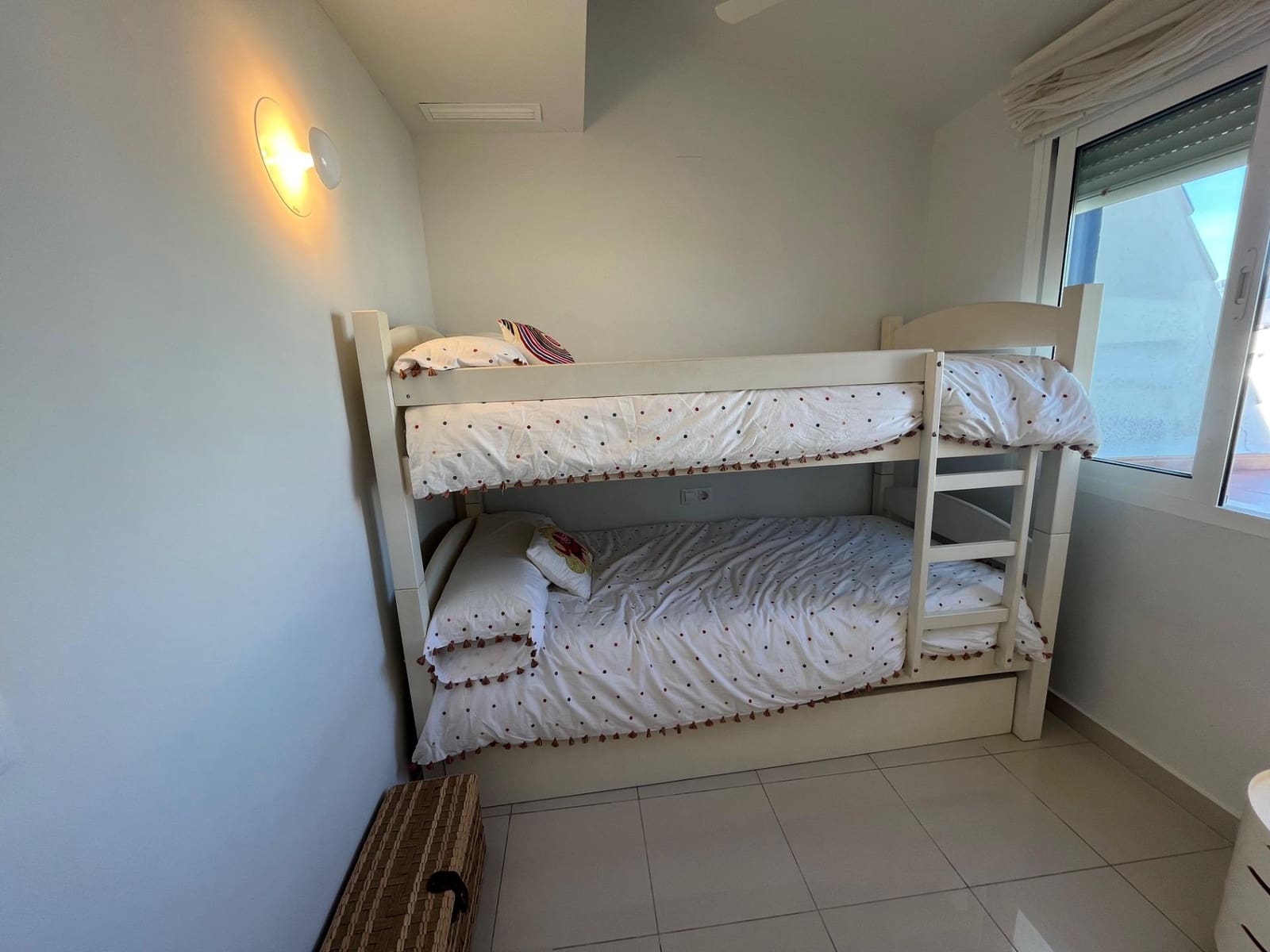 3 bedroom Penthouse for rent in Denia with pool garage - € 1,000 (Ref: 9868718)