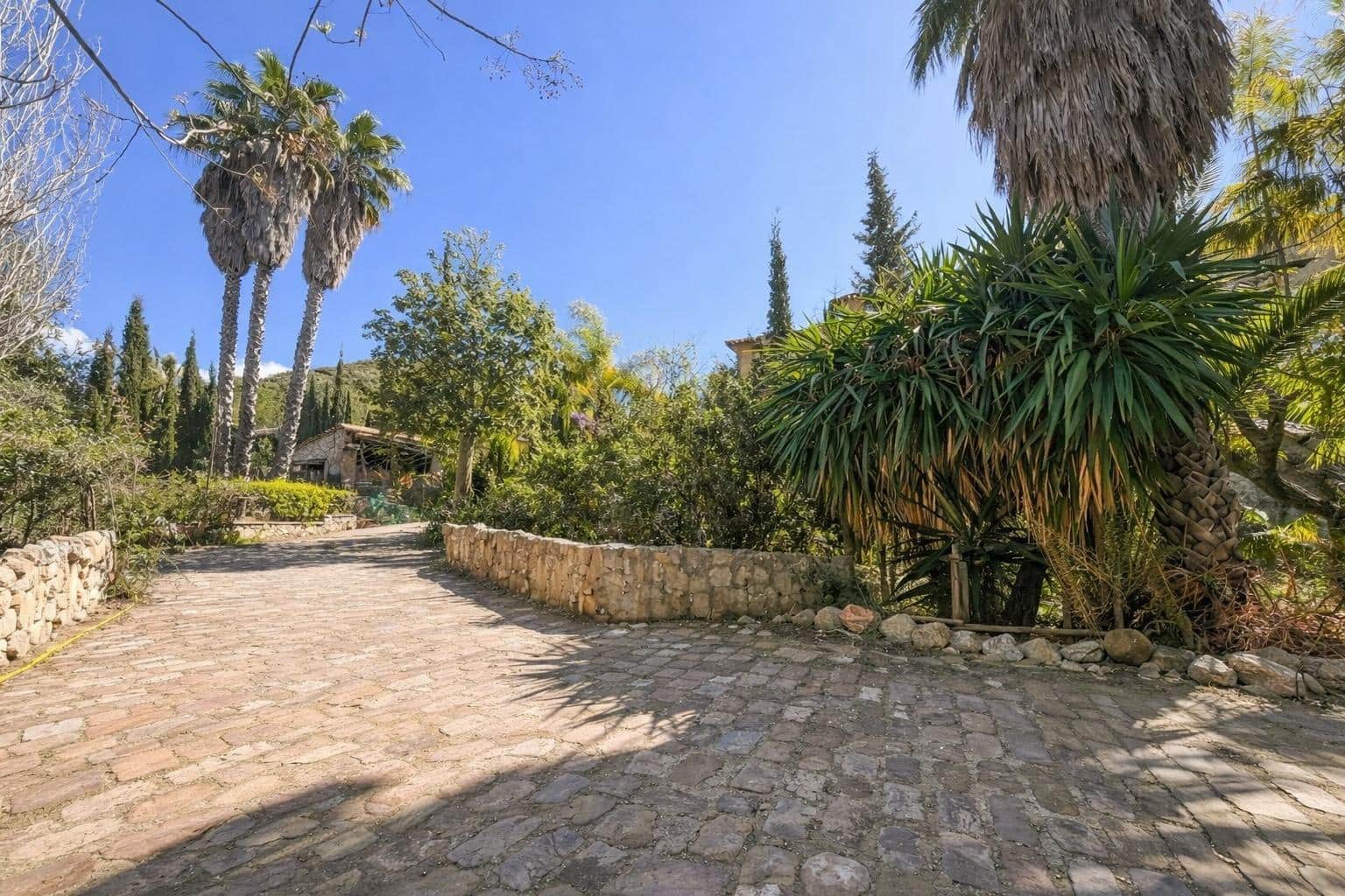 4 bedroom Finca/Country House for sale in Lliber with pool garage - € 990,000 (Ref: 9876579)