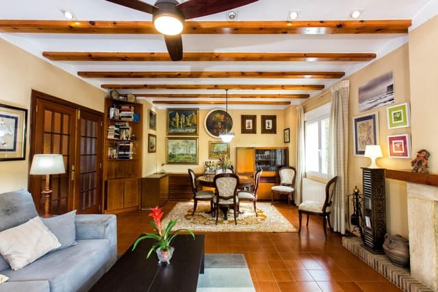Chalet de 4 habitaciones en El Montgó, Dénia en venta con piscina garaje - 960.000 € (Ref: 9896188)