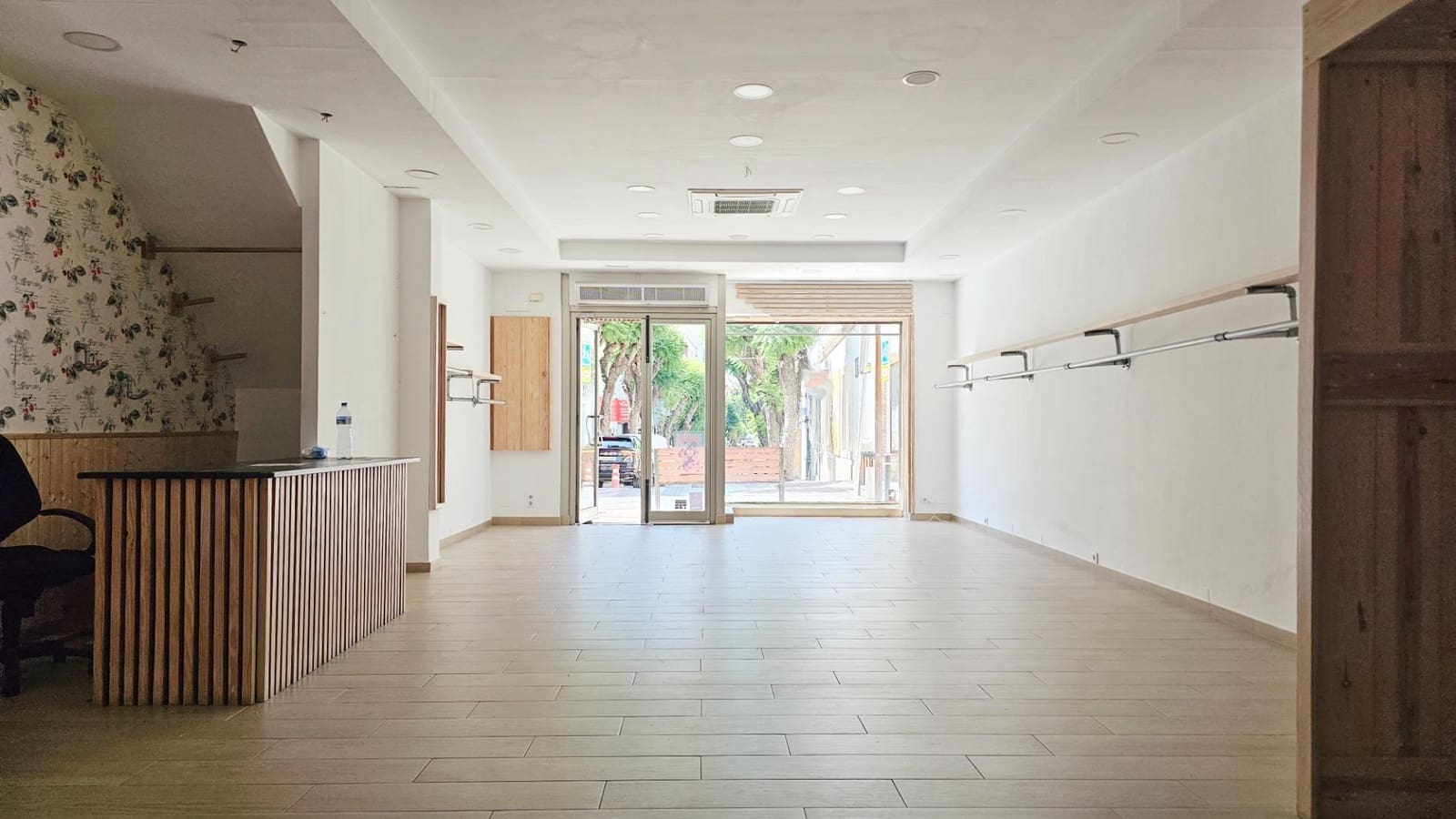 Local Comercial en Dénia en alquiler - 1.600 € (Ref: 9904142)