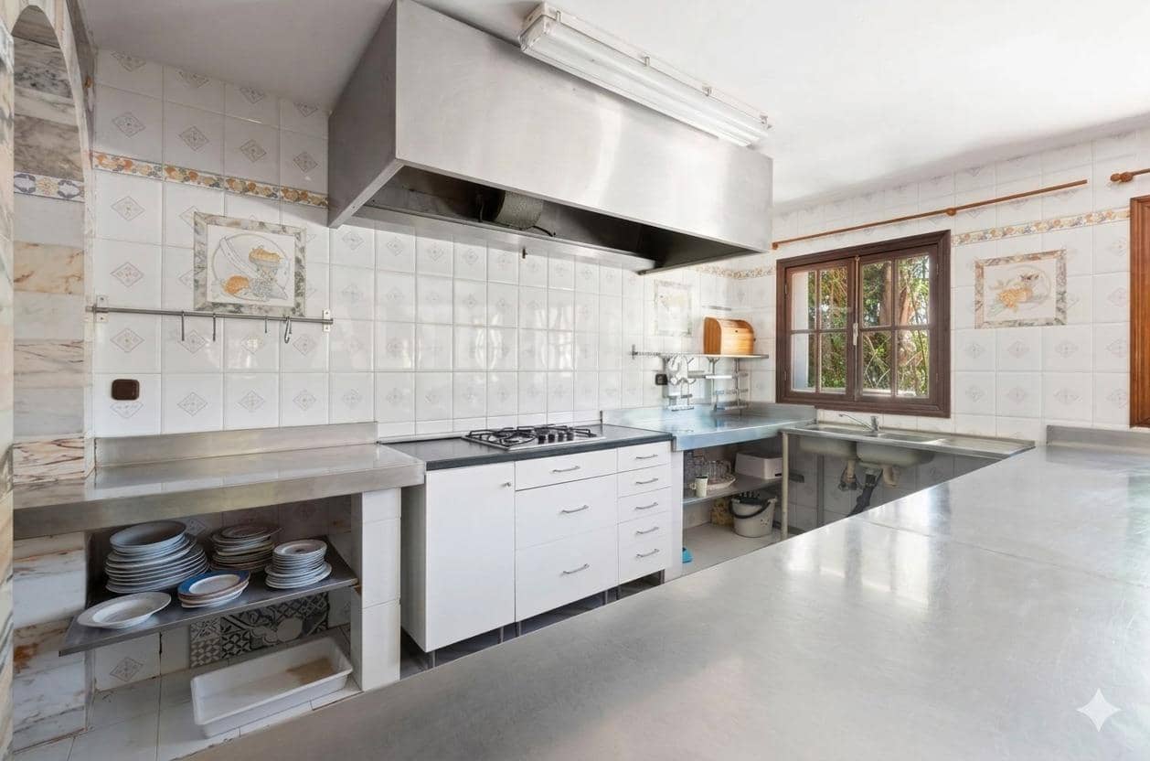 14 slaapkamer Villa te koop in Denia met garage - € 1.370.000 (Ref: 9922450)