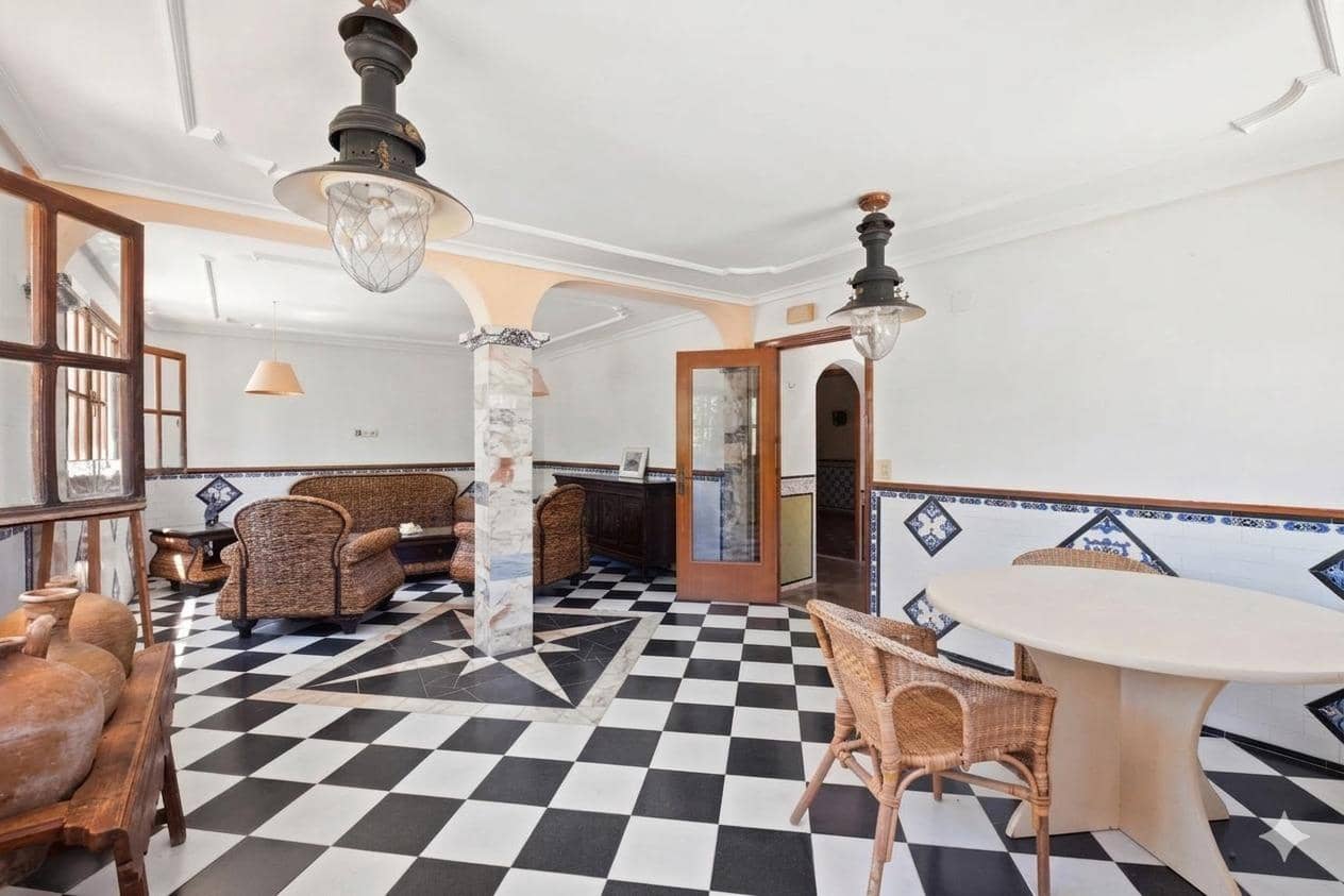 14 slaapkamer Villa te koop in Denia met garage - € 1.370.000 (Ref: 9922450)