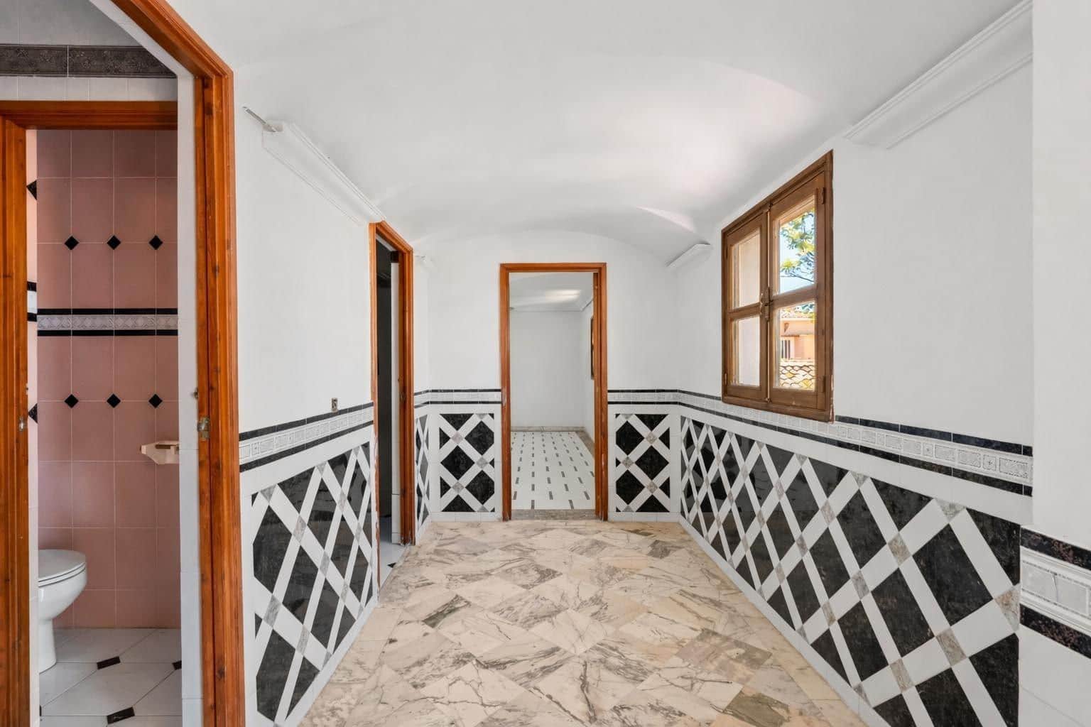 14 slaapkamer Villa te koop in Denia met garage - € 1.370.000 (Ref: 9922450)
