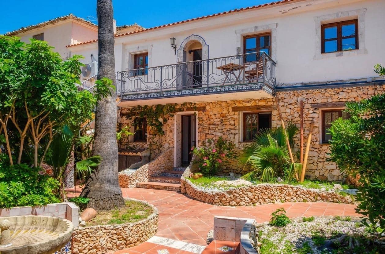 14 slaapkamer Villa te koop in Denia met garage - € 1.370.000 (Ref: 9922450)