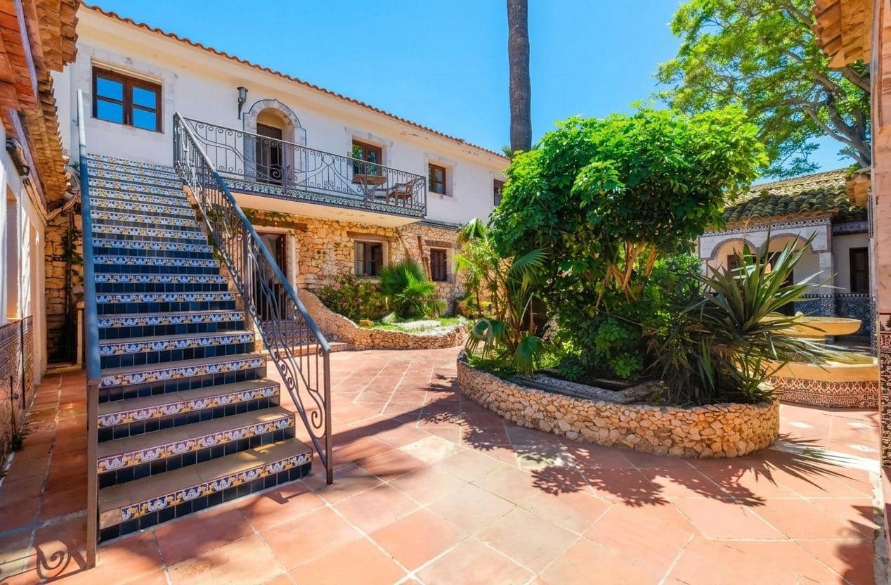 14 slaapkamer Villa te koop in Denia met garage - € 1.370.000 (Ref: 9922450)