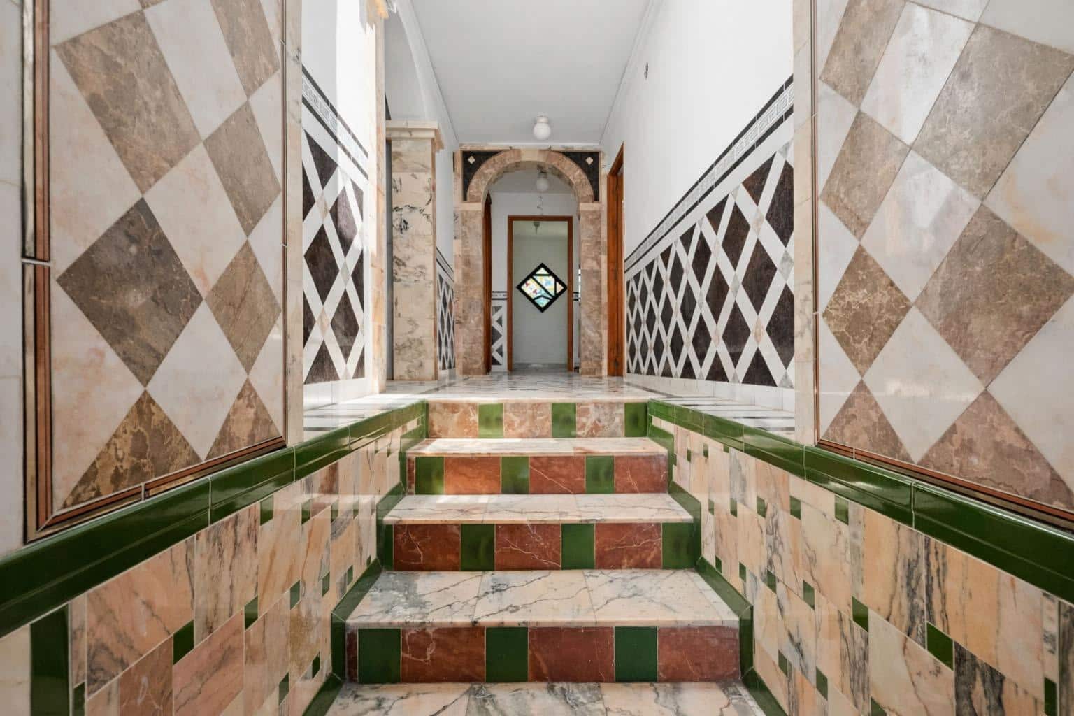 14 slaapkamer Villa te koop in Denia met garage - € 1.370.000 (Ref: 9922450)