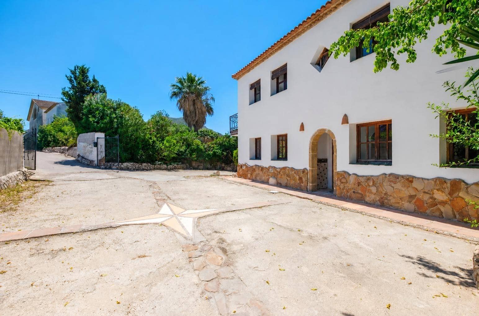 14 slaapkamer Villa te koop in Denia met garage - € 1.370.000 (Ref: 9922450)