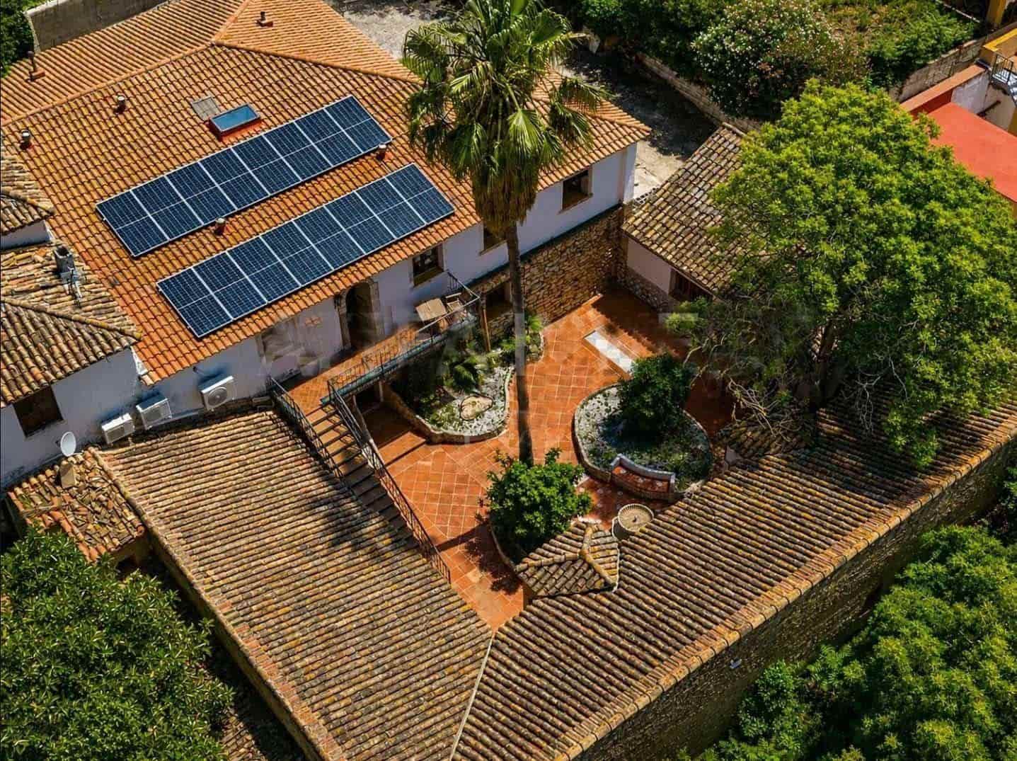 14 slaapkamer Villa te koop in Denia met garage - € 1.370.000 (Ref: 9922450)