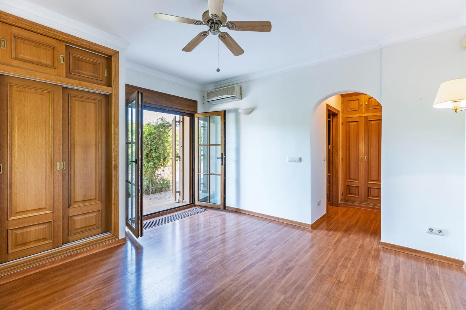 6 bedroom Villa for sale in La Sella with pool garage - € 2,900,000 (Ref: 9929510)