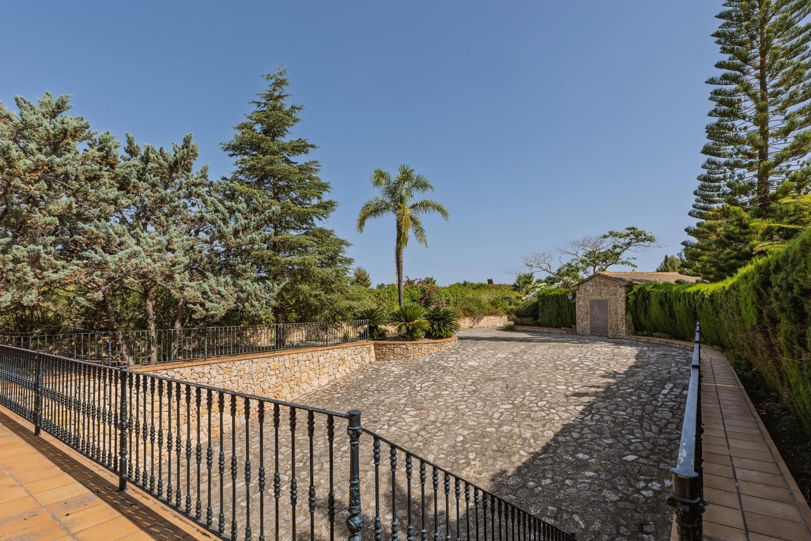 6 bedroom Villa for sale in La Sella with pool garage - € 2,900,000 (Ref: 9929510)