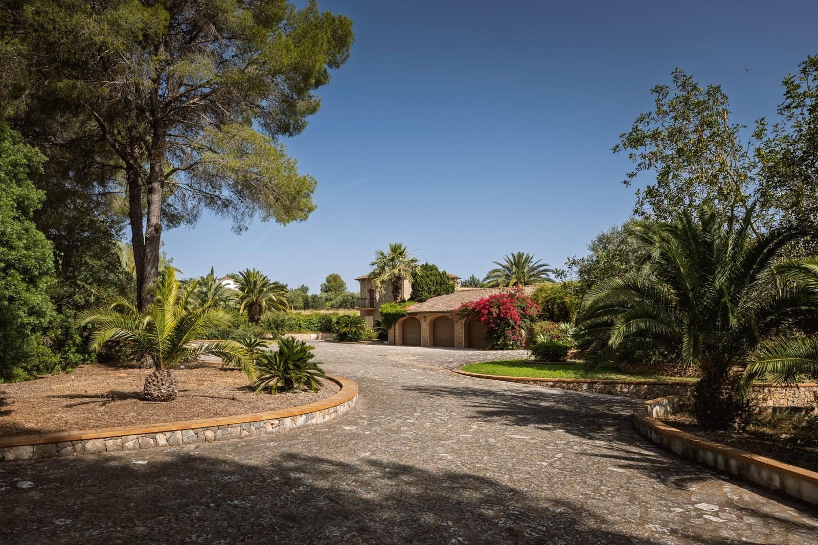 6 bedroom Villa for sale in La Sella with pool garage - € 2,900,000 (Ref: 9929510)