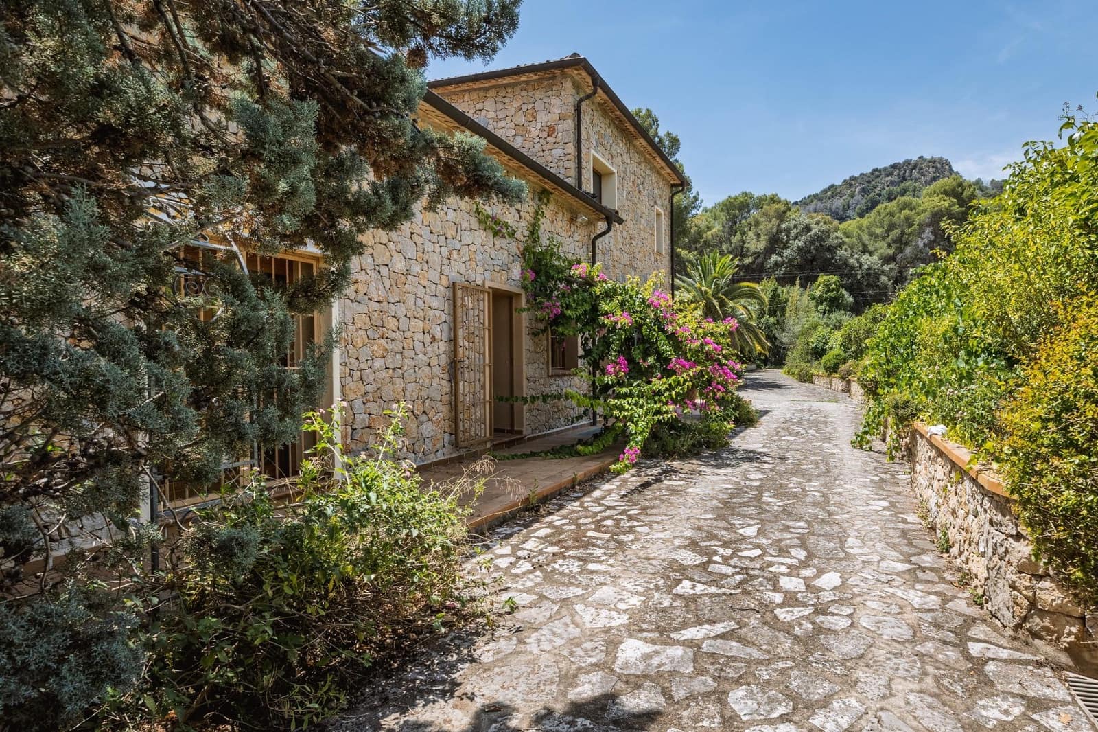 6 bedroom Villa for sale in La Sella with pool garage - € 2,900,000 (Ref: 9929510)