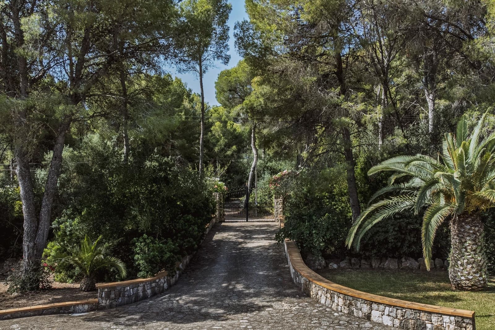6 bedroom Villa for sale in La Sella with pool garage - € 2,900,000 (Ref: 9929510)