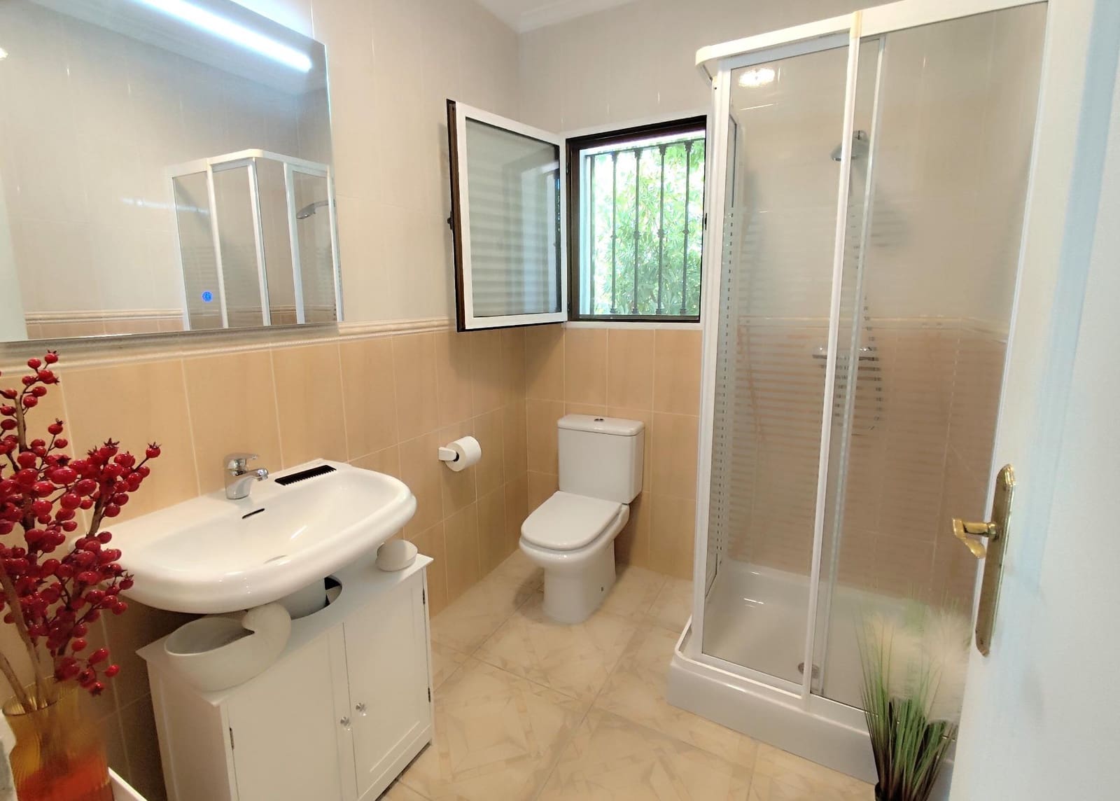 3 soveværelse Villa til salg i Orba med swimmingpool garage - € 495.000 (Ref: 9948064)