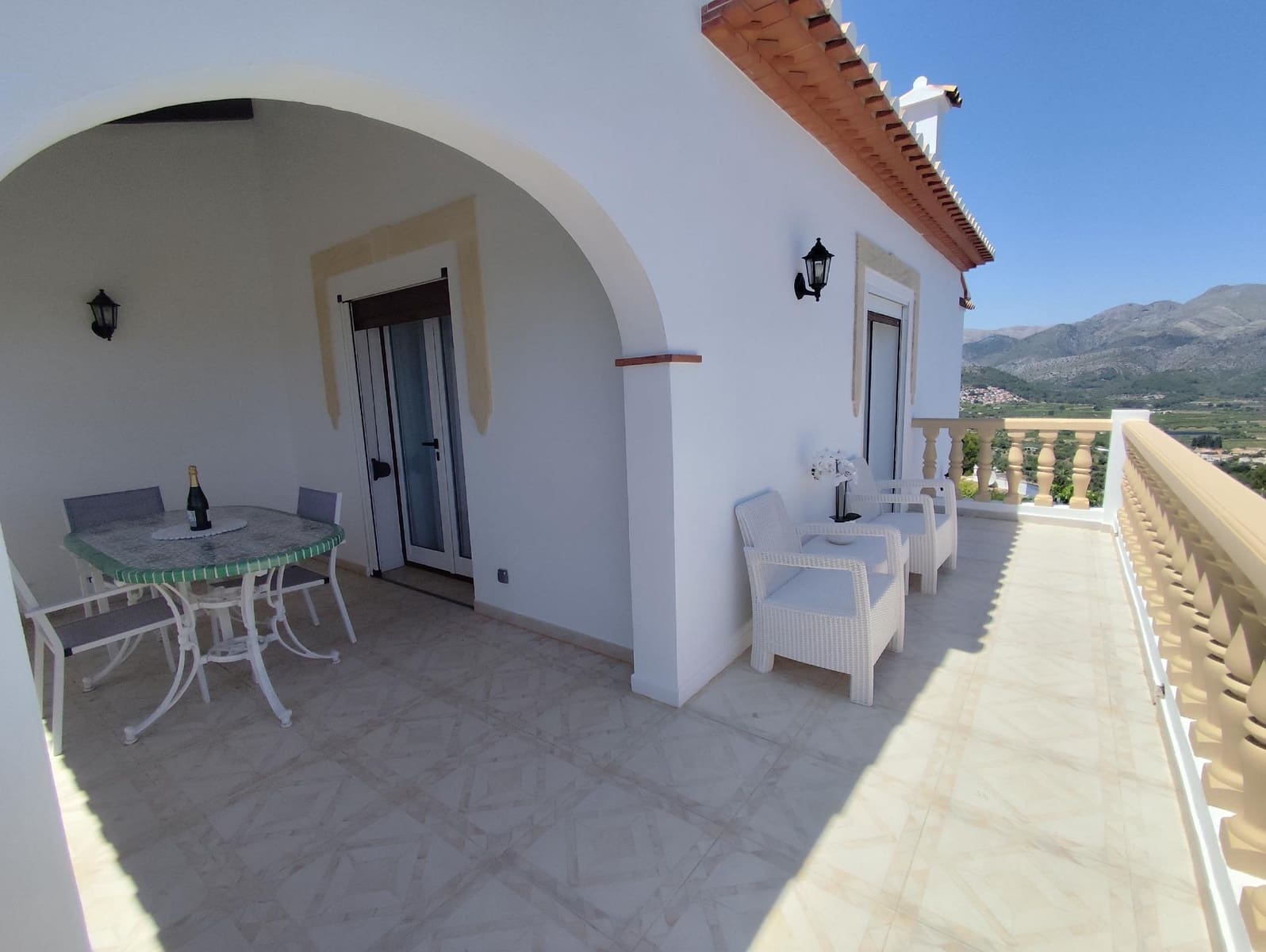 3 soveværelse Villa til salg i Orba med swimmingpool garage - € 495.000 (Ref: 9948064)