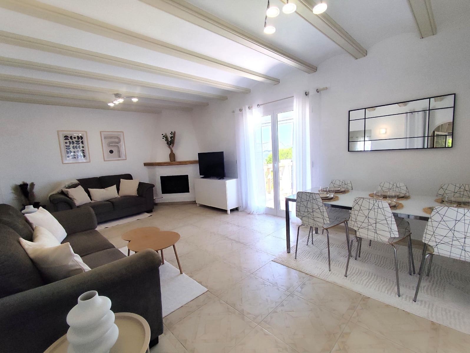 3 soveværelse Villa til salg i Orba med swimmingpool garage - € 495.000 (Ref: 9948064)