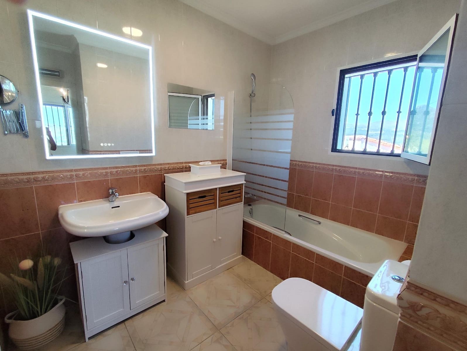 3 soveværelse Villa til salg i Orba med swimmingpool garage - € 495.000 (Ref: 9948064)