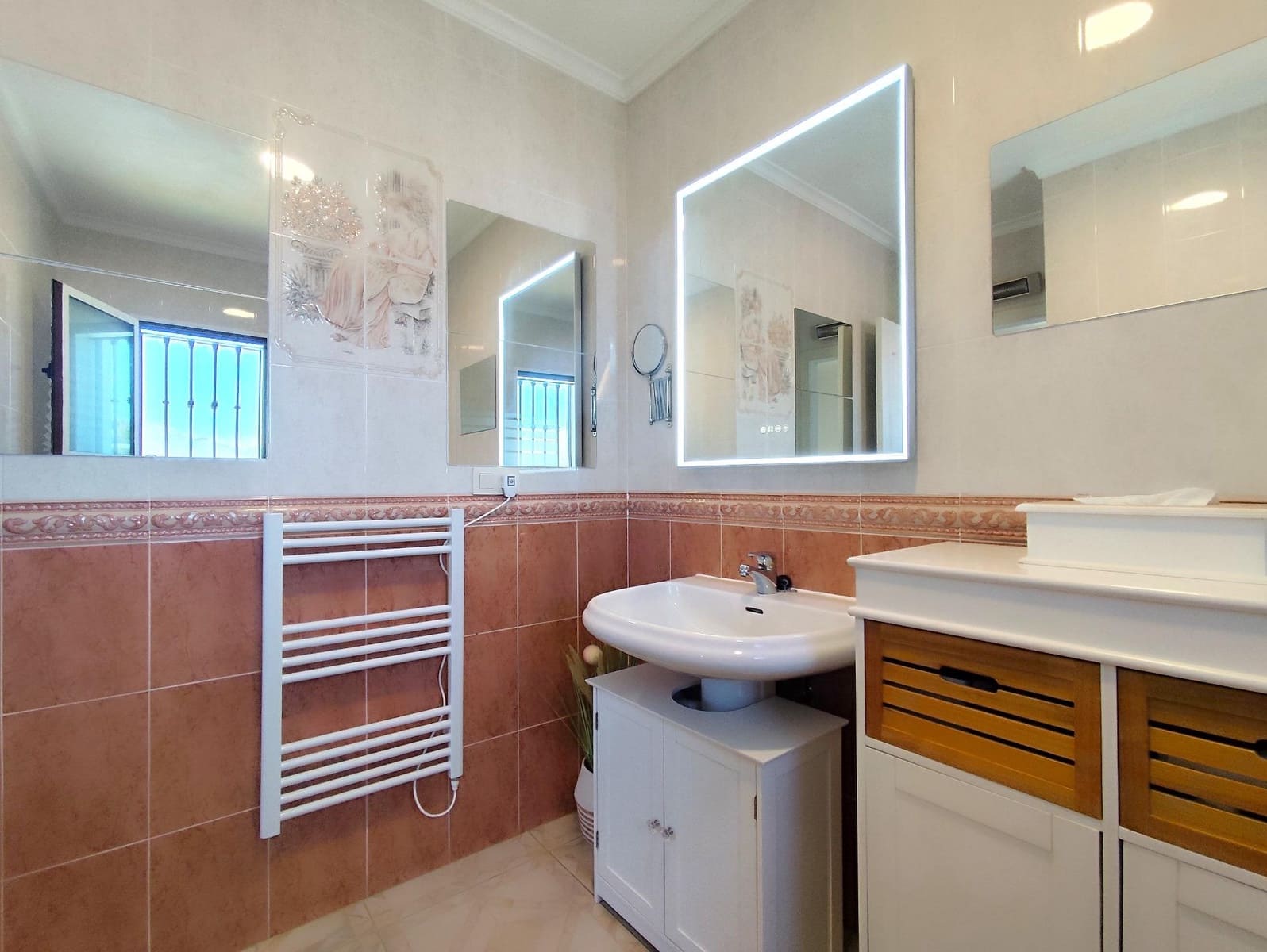 3 soveværelse Villa til salg i Orba med swimmingpool garage - € 495.000 (Ref: 9948064)