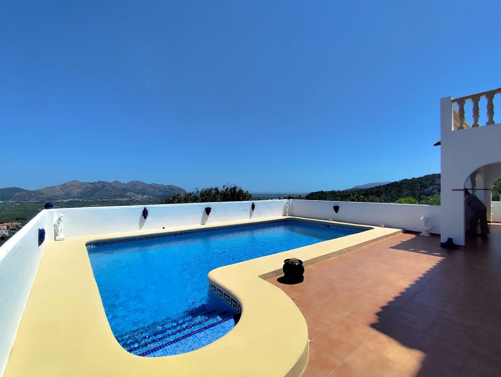 3 soveværelse Villa til salg i Orba med swimmingpool garage - € 495.000 (Ref: 9948064)