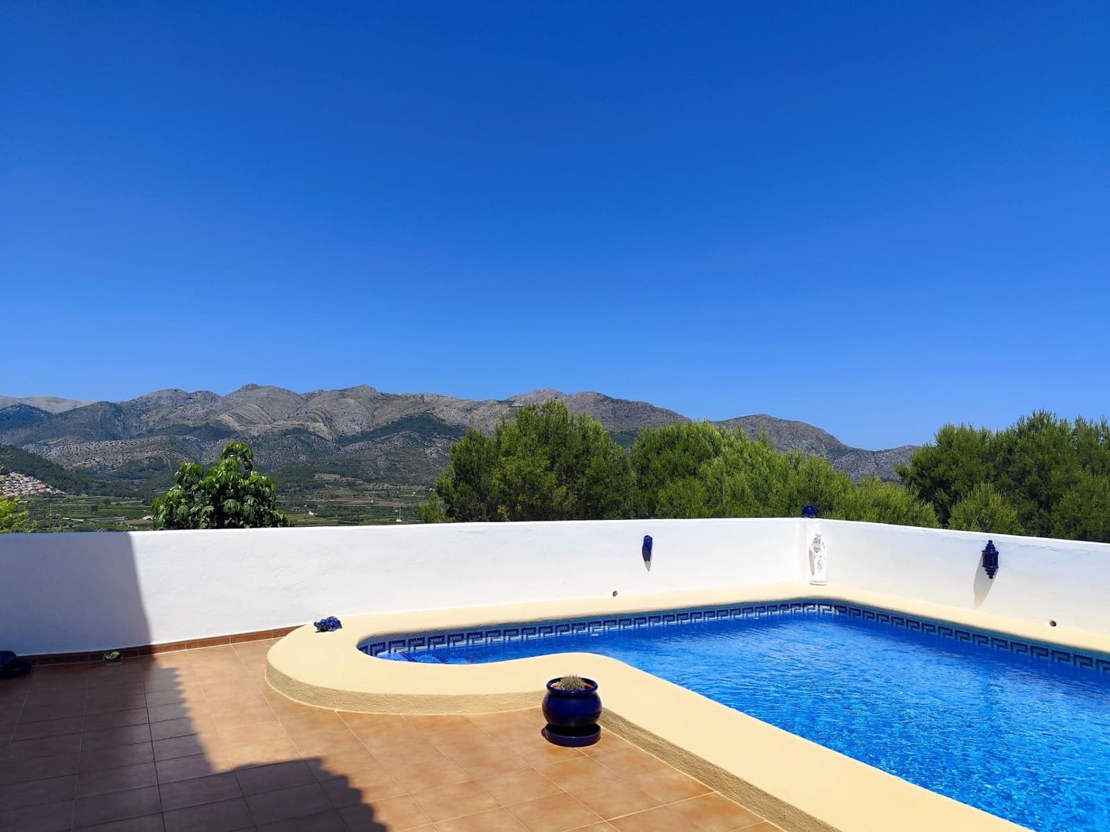 3 soveværelse Villa til salg i Orba med swimmingpool garage - € 495.000 (Ref: 9948064)