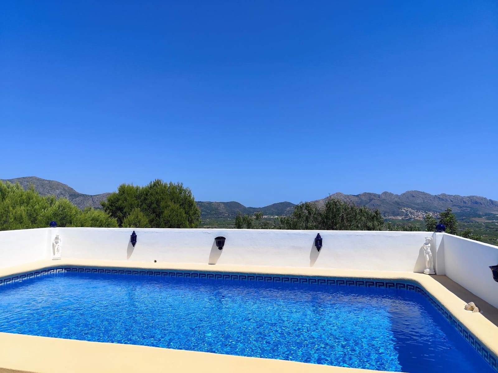3 soveværelse Villa til salg i Orba med swimmingpool garage - € 495.000 (Ref: 9948064)