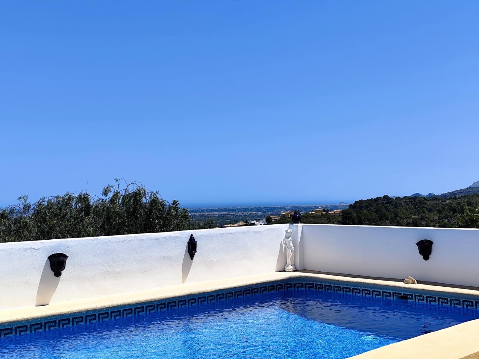 3 soveværelse Villa til salg i Orba med swimmingpool garage - € 495.000 (Ref: 9948064)