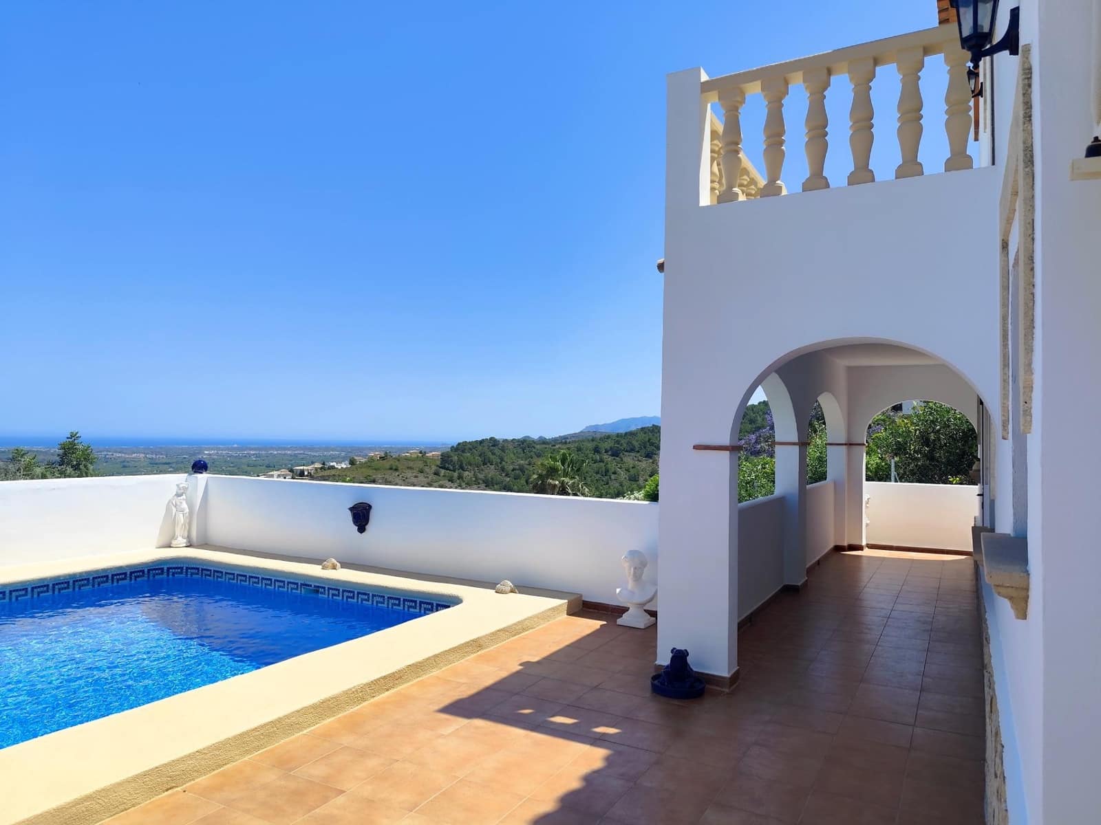 3 soveværelse Villa til salg i Orba med swimmingpool garage - € 495.000 (Ref: 9948064)