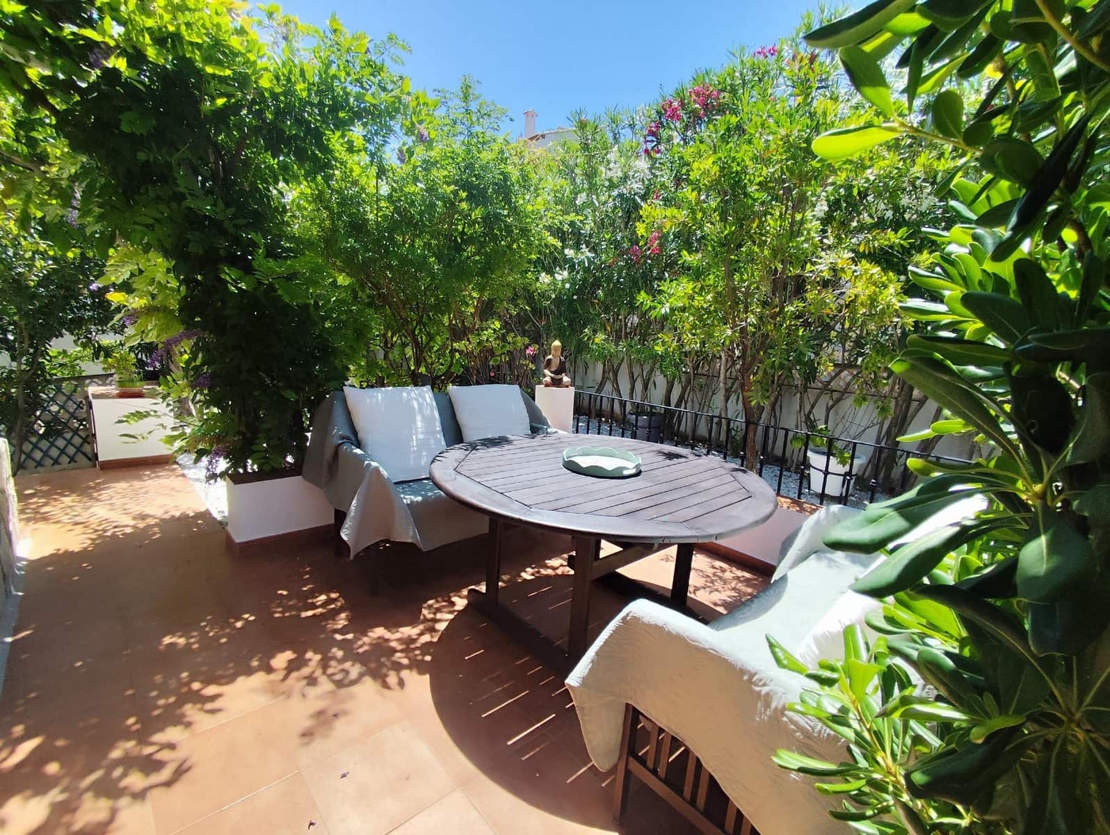 3 soveværelse Villa til salg i Orba med swimmingpool garage - € 495.000 (Ref: 9948064)