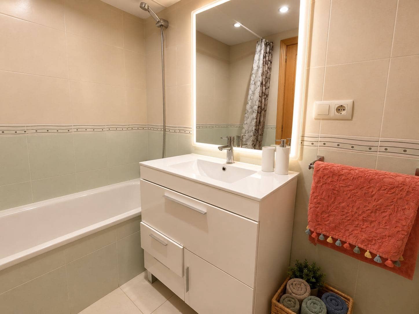 2 bedroom Apartment for rent in Denia with pool garage - € 900 (Ref: 9973448)