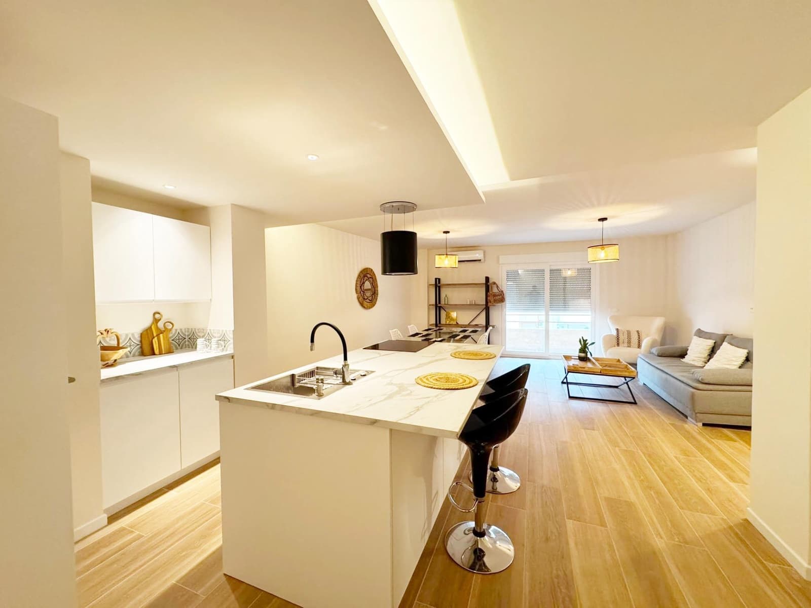 3 bedroom Flat for sale in Denia - € 329,000 (Ref: 9978995)
