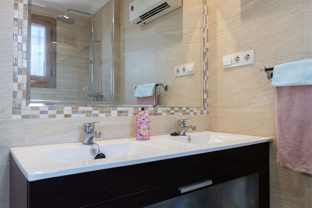 4 bedroom Townhouse for sale in Torremolinos with garage - € 499,000 (Ref: 10043530)