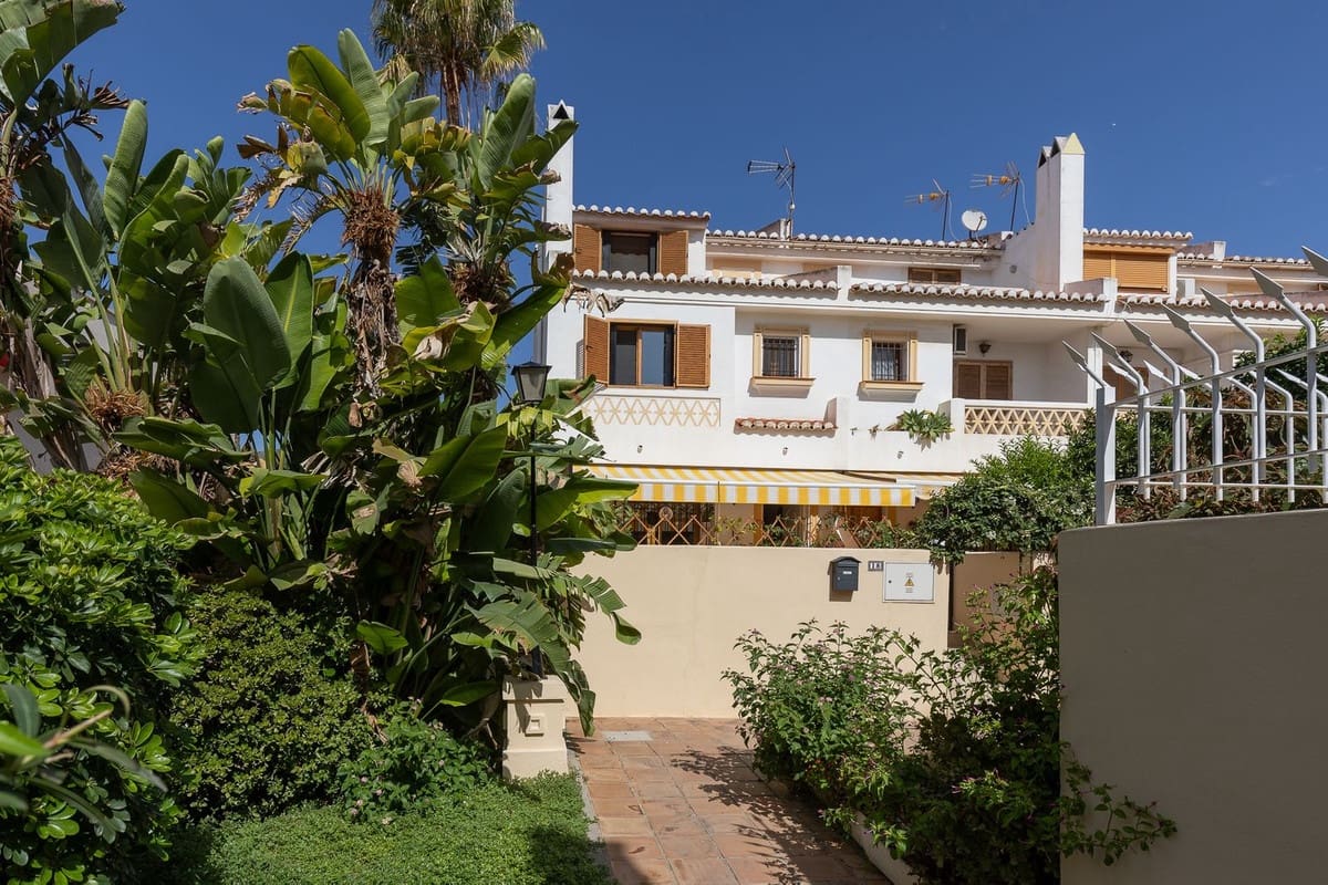 4 bedroom Townhouse for sale in Torremolinos with garage - € 499,000 (Ref: 10043530)