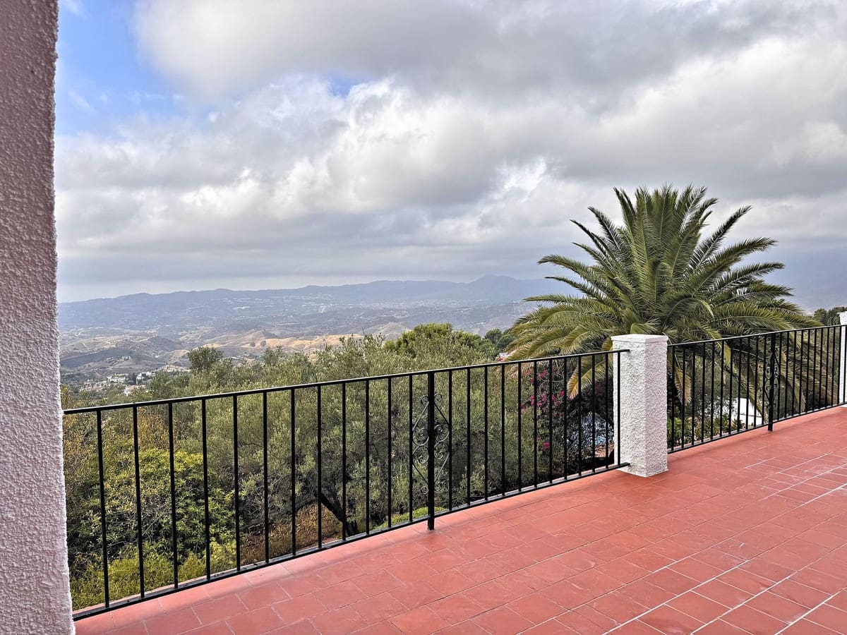Chalet de 4 habitaciones en Valtocado en venta con piscina garaje - 895.000 € (Ref: 10134916)