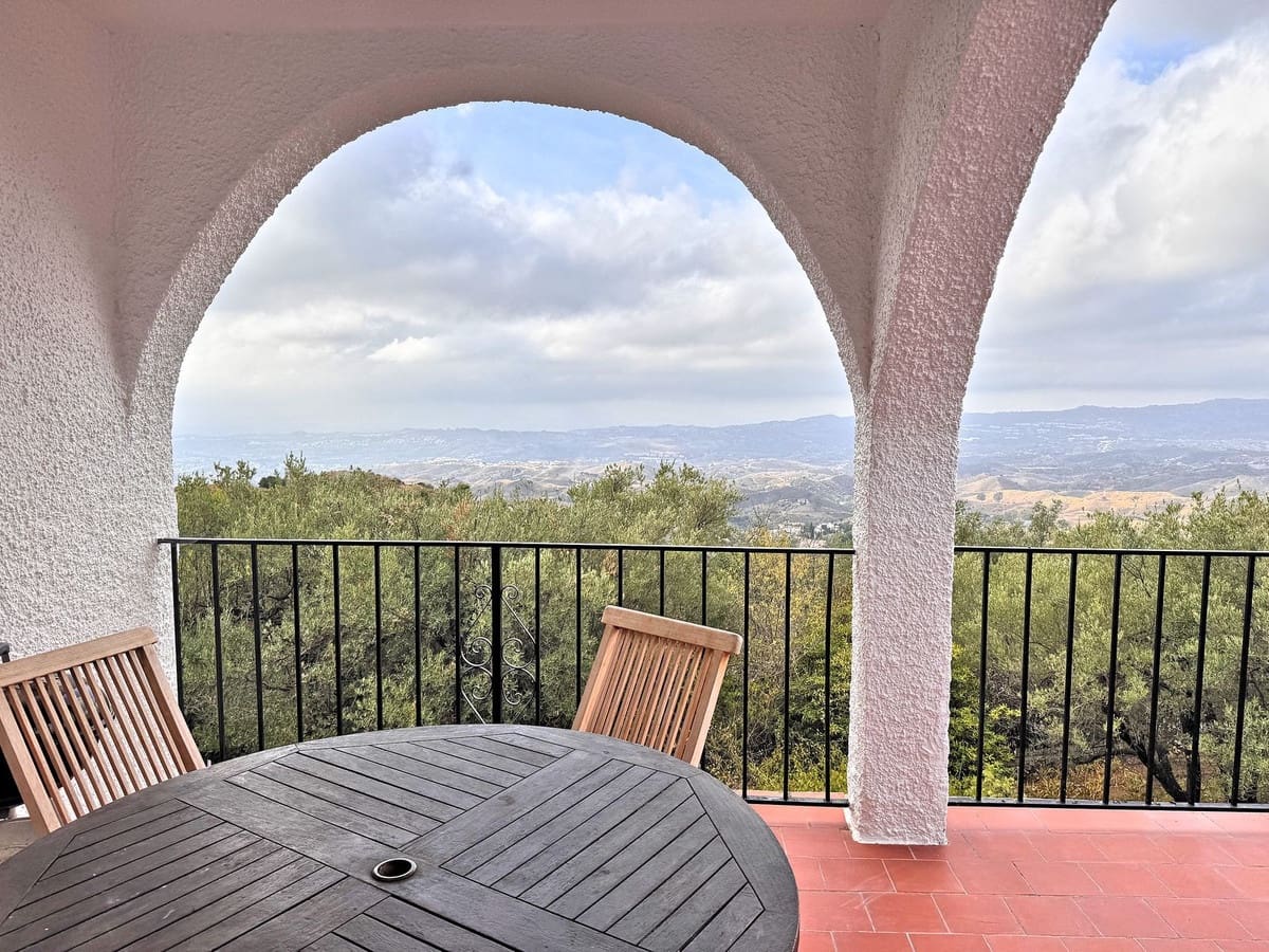 Chalet de 4 habitaciones en Valtocado en venta con piscina garaje - 895.000 € (Ref: 10134916)