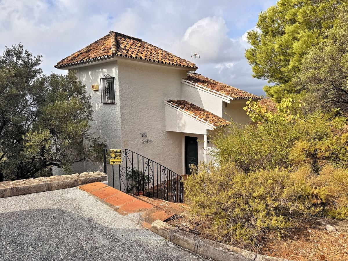 Chalet de 4 habitaciones en Valtocado en venta con piscina garaje - 895.000 € (Ref: 10134916)